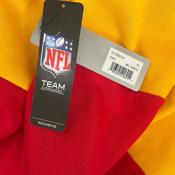 Women’s Chiefs Official Apparel Sweatshirt- - Picture 9 of 9